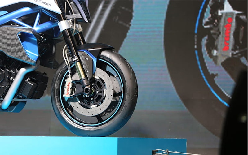 CFMoto V02-NK