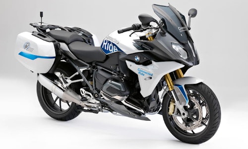 A BMW that sends a warning to other motorists