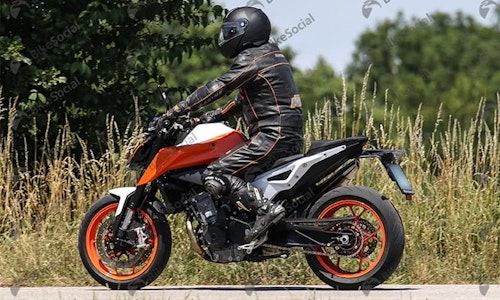 2019 KTM 790 Duke R spotted testing!