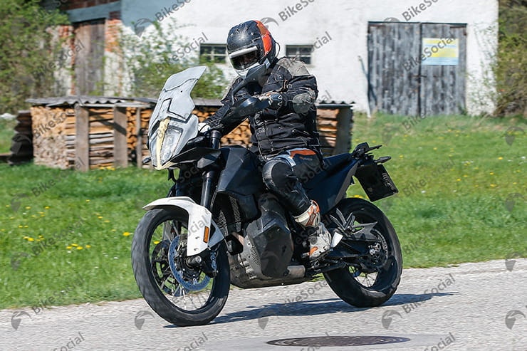 Spy shot of KTM 790 Adventure T
