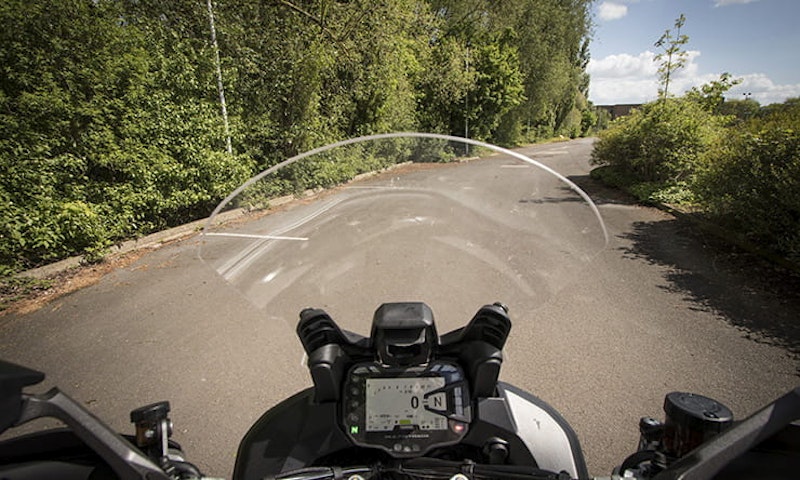 Twelve differences between cars and bikes