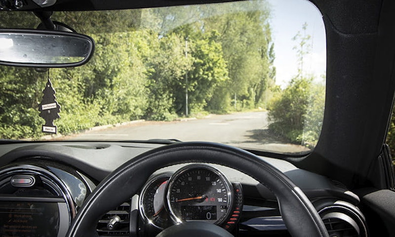 Twelve differences between cars and bikes