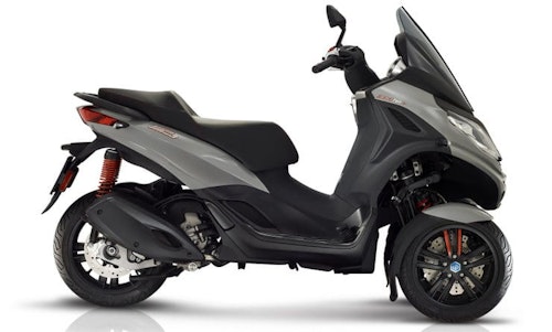 Piaggio 2019: MP3 300 hpe, Vespa GTS 300 | EICMA show