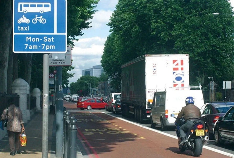 can you ride in a bus lane law_01