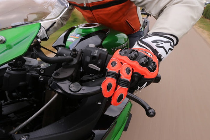 How to save fuel without slowing down_02