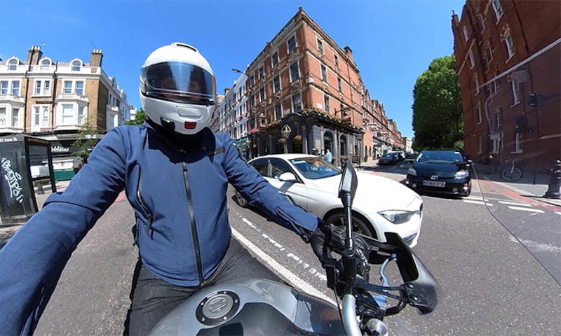 How to ride motorcycle in city_04