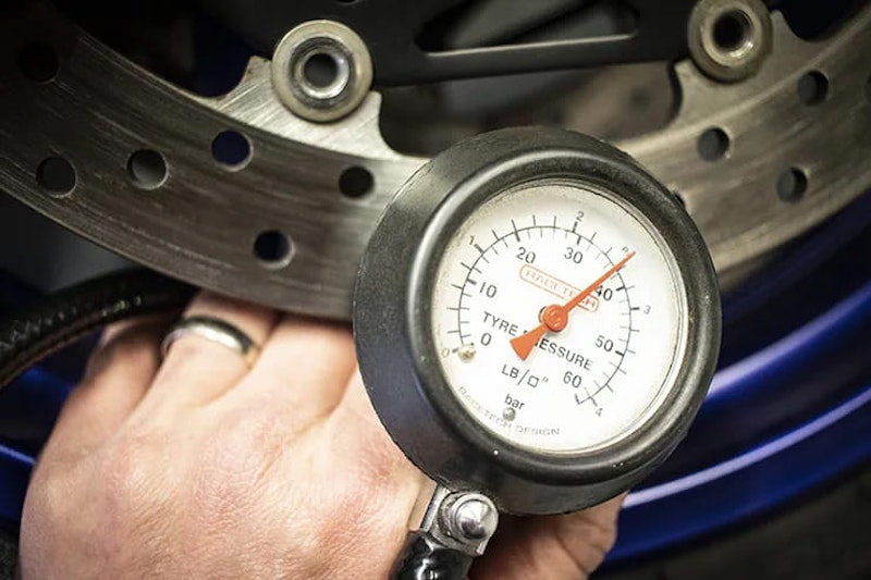 How to scrub in motorcycle tyres_04