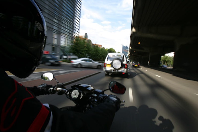 Riding Skills How to read traffic and survive_09