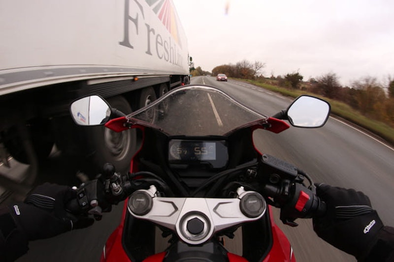Riding Skills How to read traffic and survive_04