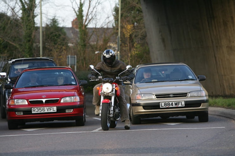 Riding Skills How to read traffic and survive_08
