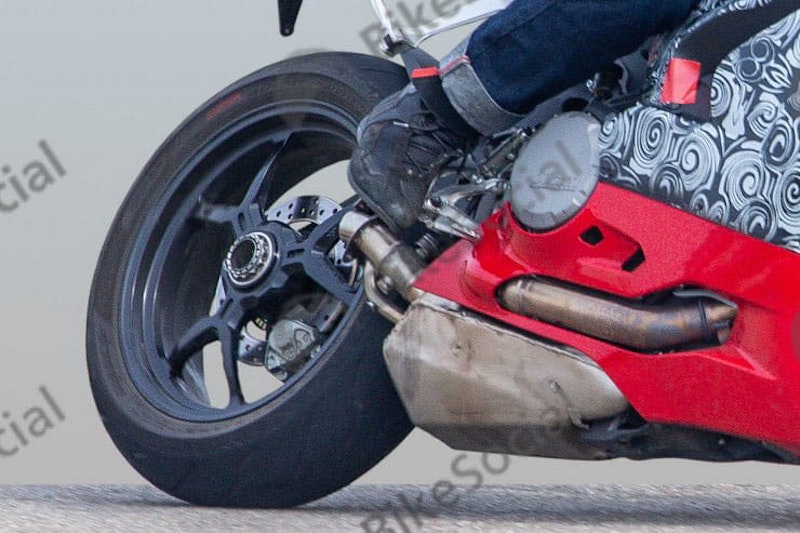 Ducati Panigale V2 – next year’s 959 replacement spied
