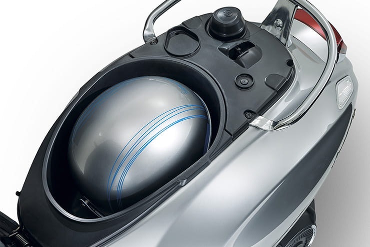 New 40mph Vespa Elletrica and Sean Wotherspoon model