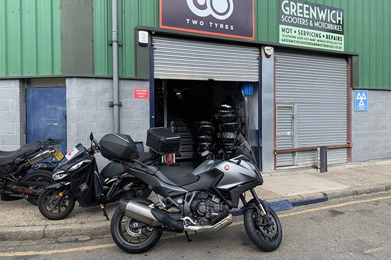 Expert motorcycle tyre fitting advice_02