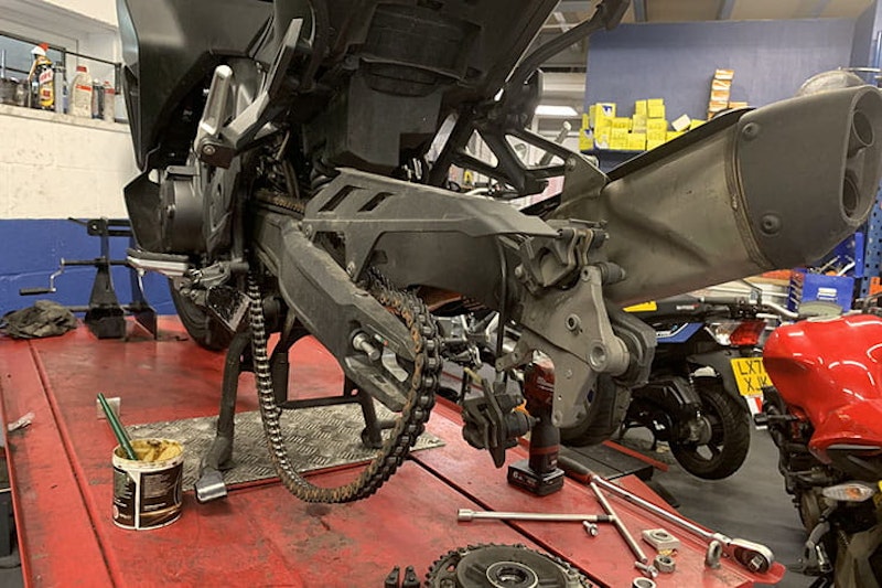 Expert motorcycle tyre fitting advice_08