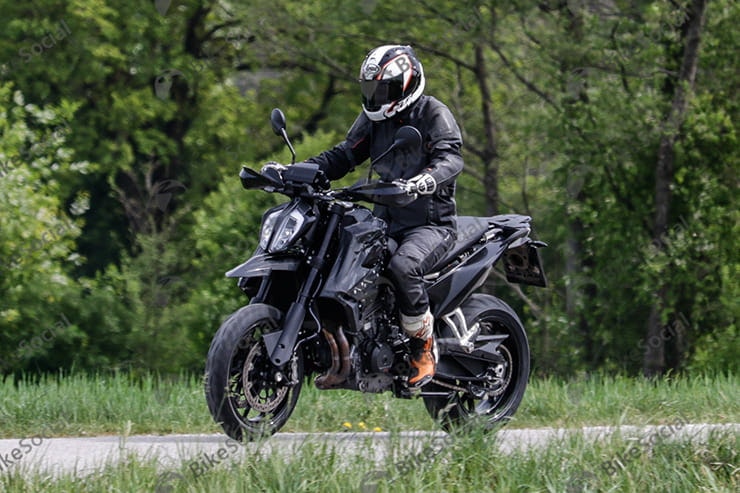 Parallel twin KTM 790 SMC supermoto prototype spied undergoing early trials