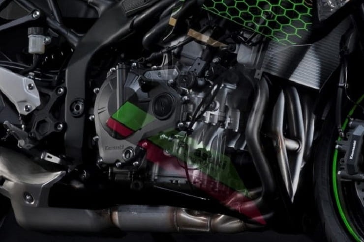 Kawasaki shows four-cylinder 250cc ZX-25R in Japan