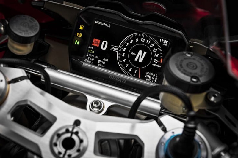 All Panigale V4 models get V4R-style bodywork and wings next year