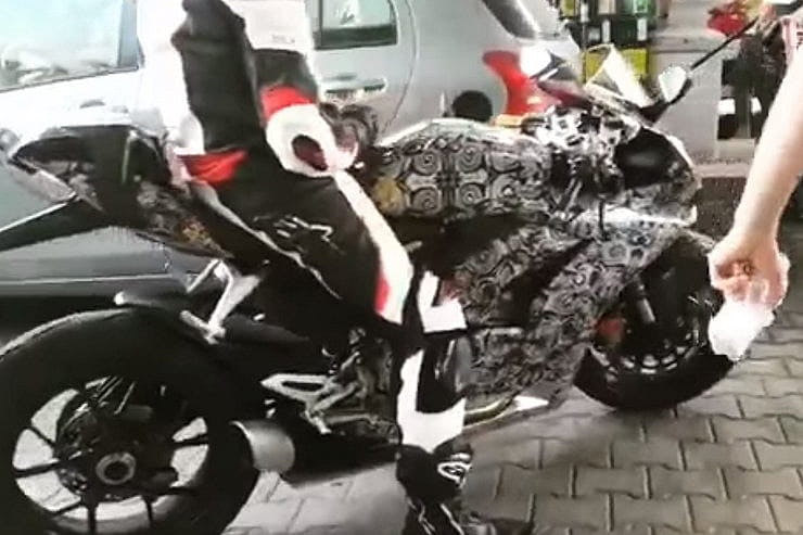 Ducati Streetfighter V4 and Panigale V2 evolve in latest spy shots