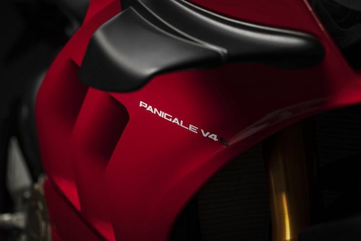 All Panigale V4 models get V4R-style bodywork and wings next year