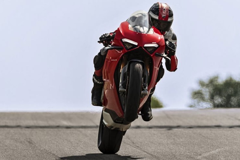 All Panigale V4 models get V4R-style bodywork and wings next year