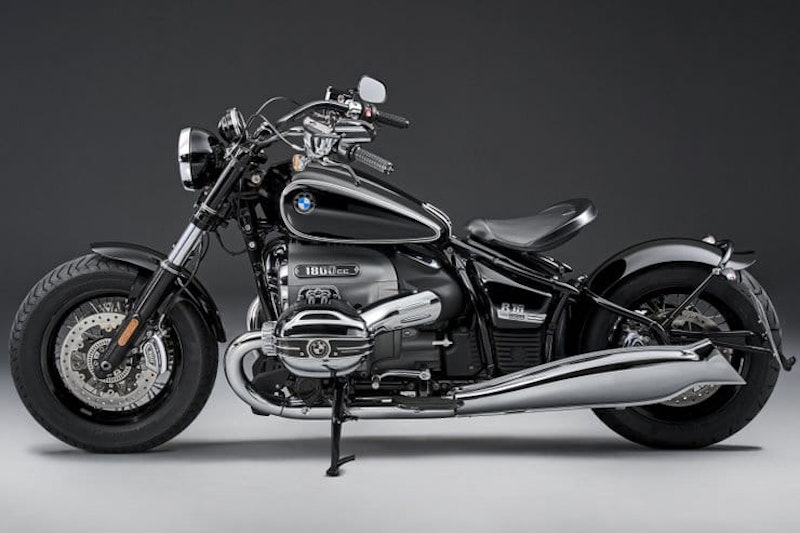 BMW is back in the cruiser game with enormous retro-inspired R18 boxer