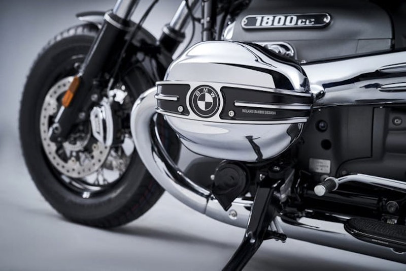 BMW is back in the cruiser game with enormous retro-inspired R18 boxer