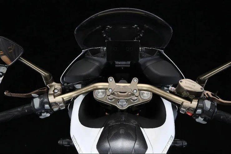 Single-sided swingarm, electric windscreen, TFT dash for Zontes VX310 tourer