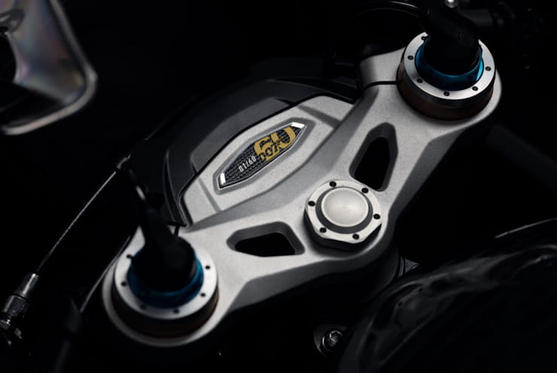 Special edition Bond themed Triumph Speed Triple 1200 RR_05