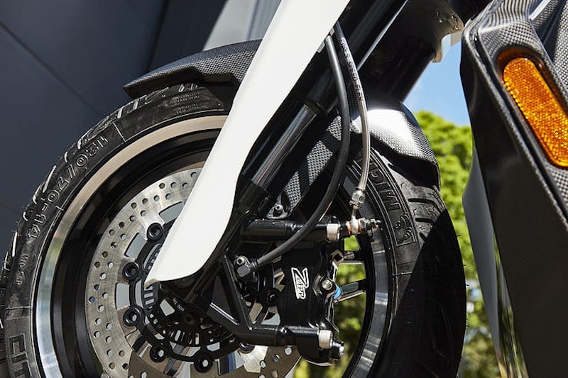 Zapp i300 electric scooter debuts at Goodwood_02