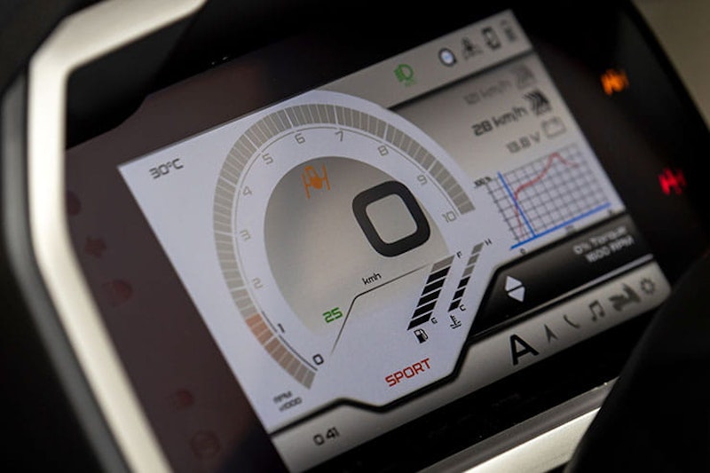 Revamped Piaggio MP3 400 and 530 announced_08