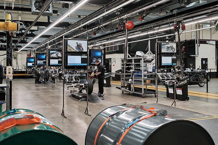 Triumph revamps UK assembly line_01