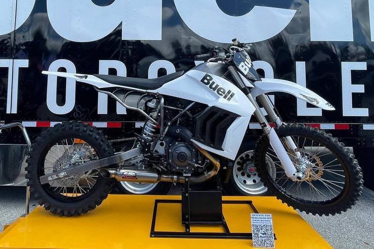 Buell unveils SuperTouring and Baja DR_01