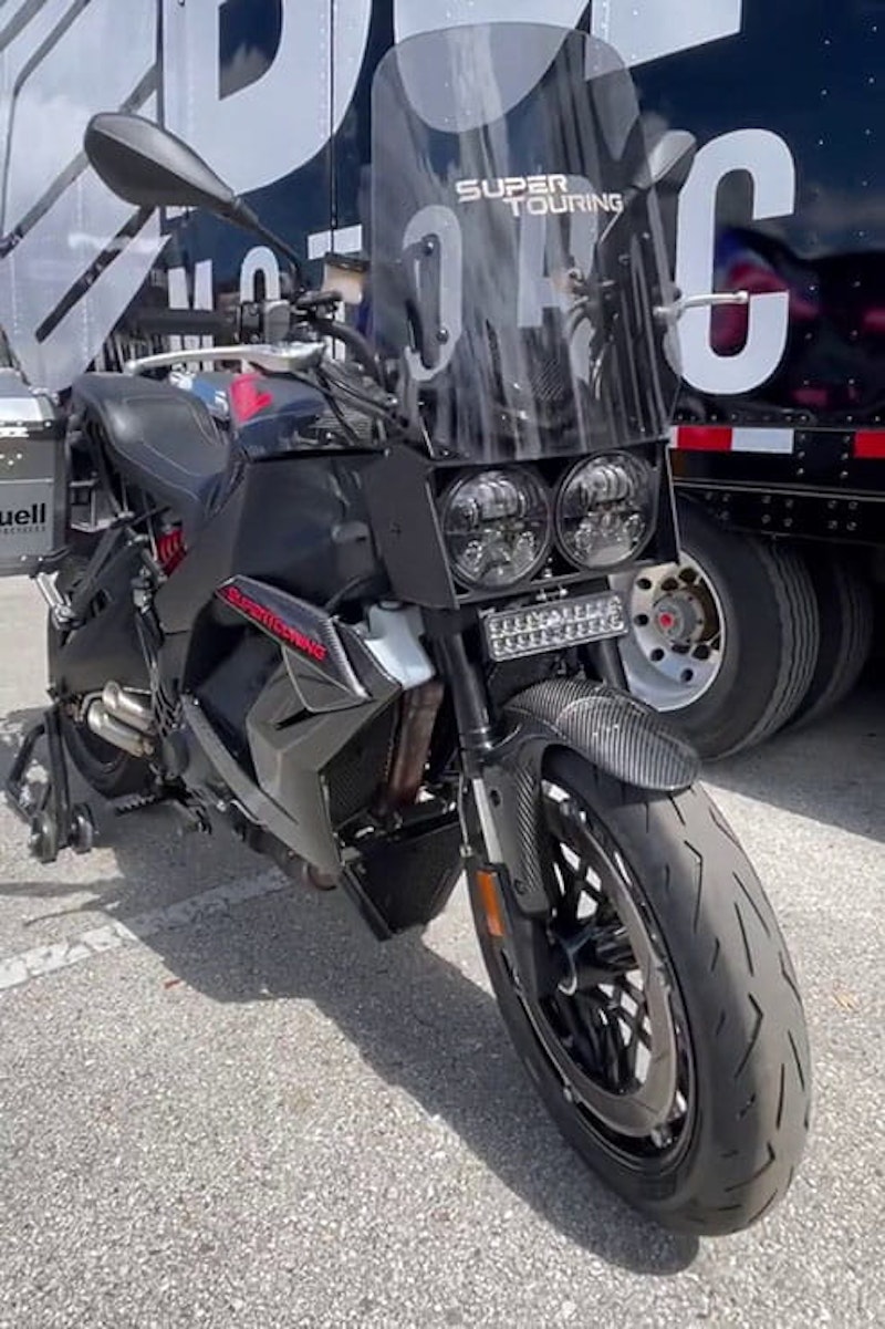 Buell unveils SuperTouring and Baja DR_03