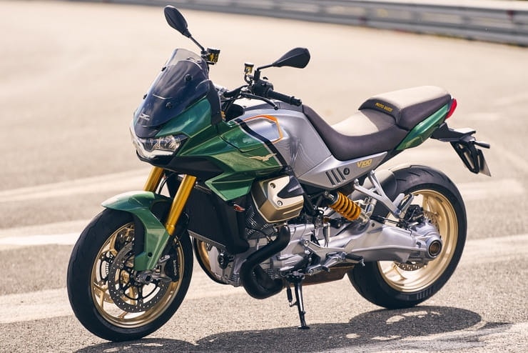 2022 Moto Guzzi V100 Mandello_thumb