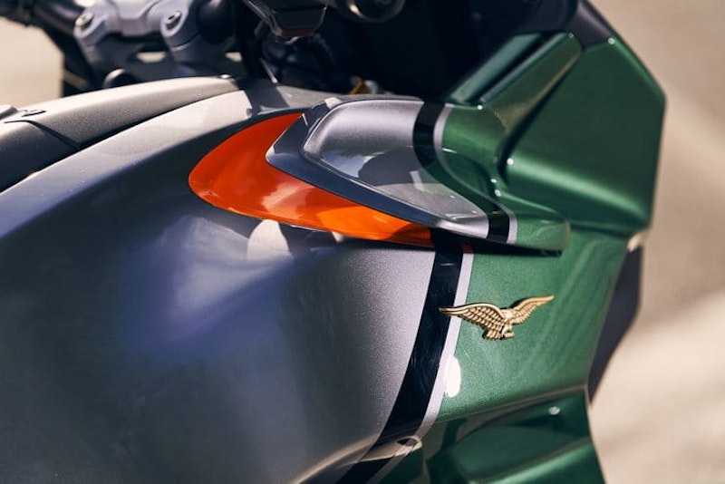 2022 Moto Guzzi V100 Mandello_03