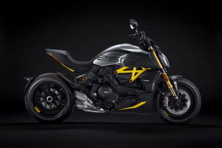 2022 Ducati Diavel Black Steel News_02