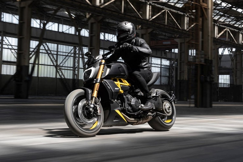2022 Ducati Diavel Black Steel News_01