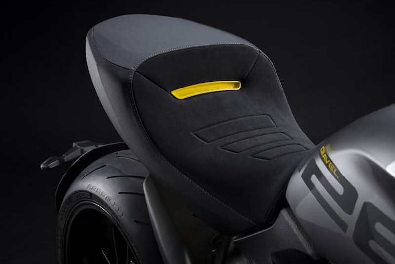 2022 Ducati Diavel Black Steel News_08