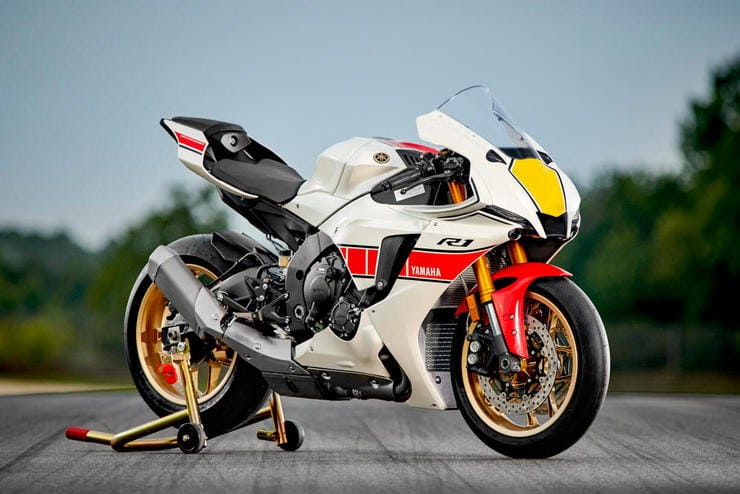 Yamaha reveals 2022 R-series range anniversary colours_01