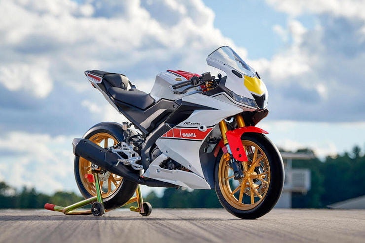 Yamaha reveals 2022 R-series range anniversary colours_05