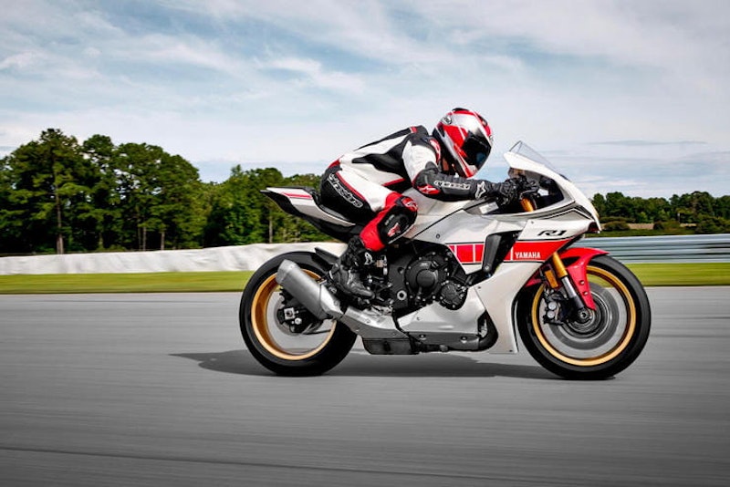 Yamaha reveals 2022 R-series range anniversary colours_06