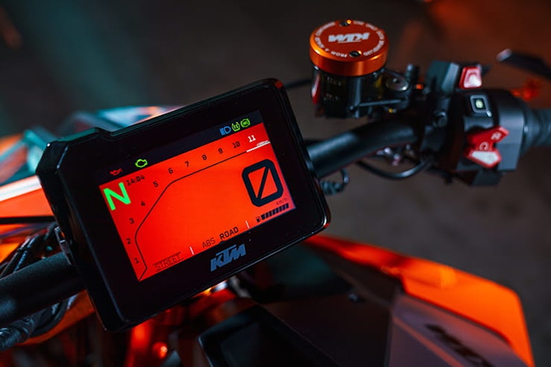 2022 KTM 1290 Super Duke R EVO Details Price Spec_10