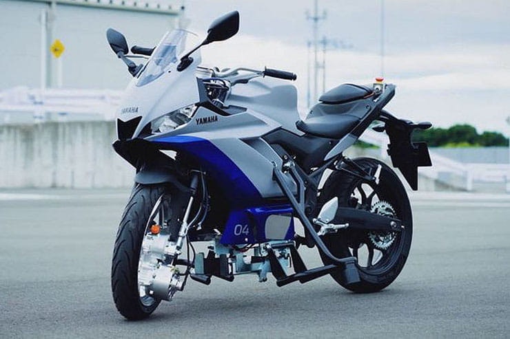 Yamaha display anti-crash motorcycle AMSAS_01