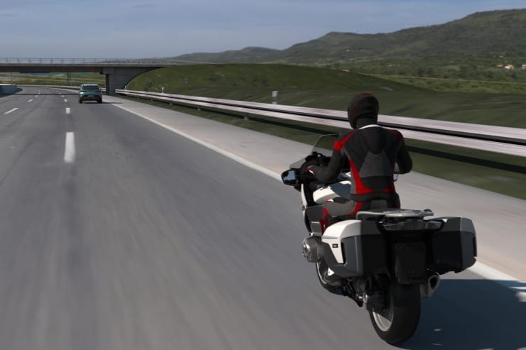 How BMWs new front collision warning system works_02