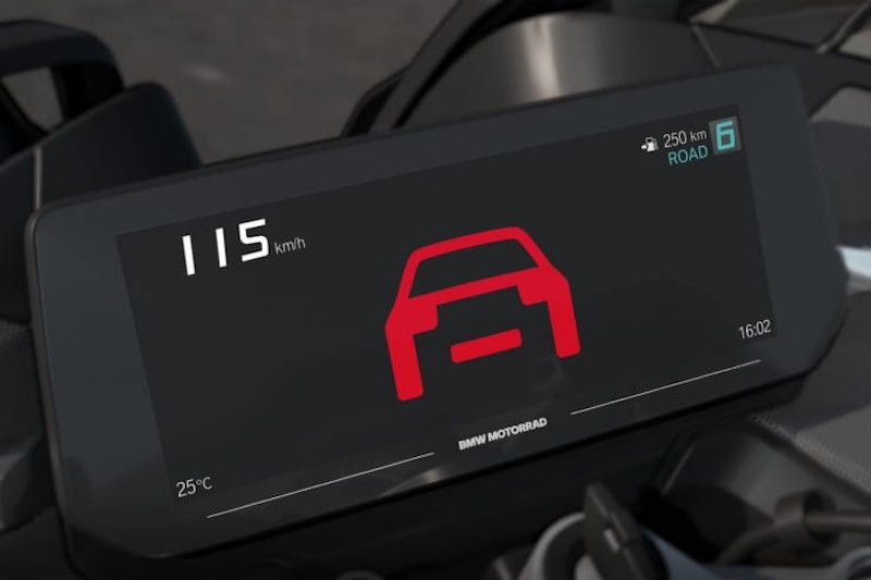 How BMWs new front collision warning system works_08