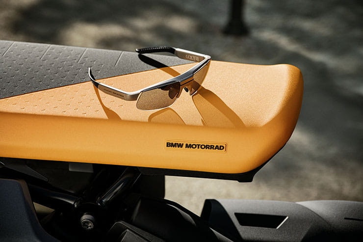BMW Connected Ride Smartglasses News_03