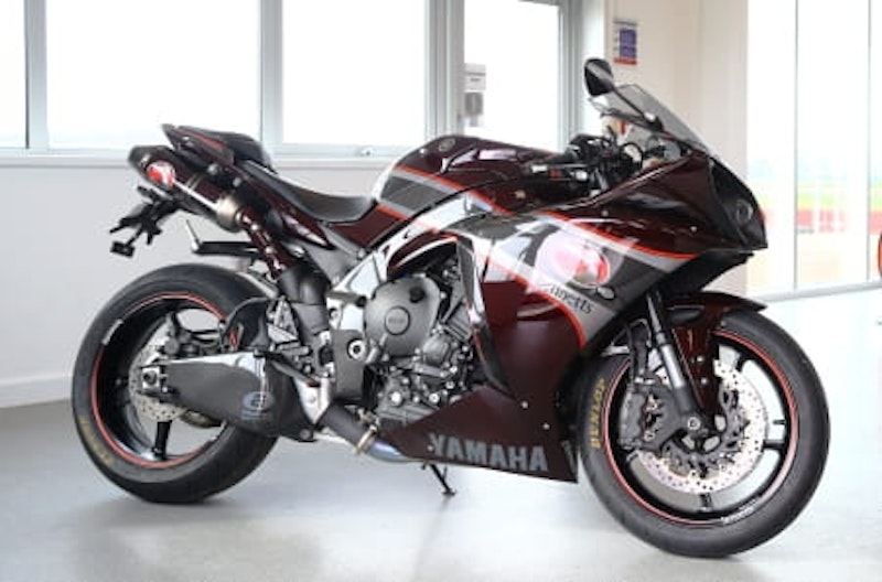 Bennetts 2012 YZF-R1 with full carbon fibre bodywork