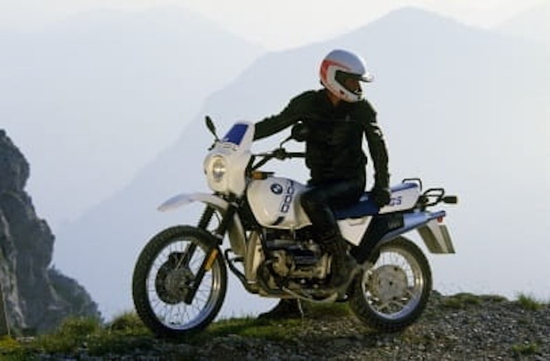 Later R100GS gets funkier paint, bigger motor and bigger tank