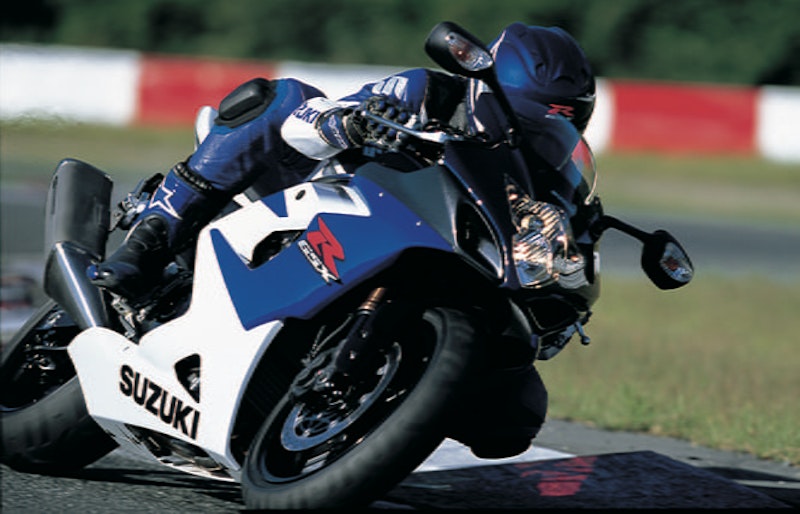 GSX-R1000 K's engine was completely redeveloped increasing its capacity to 999cc