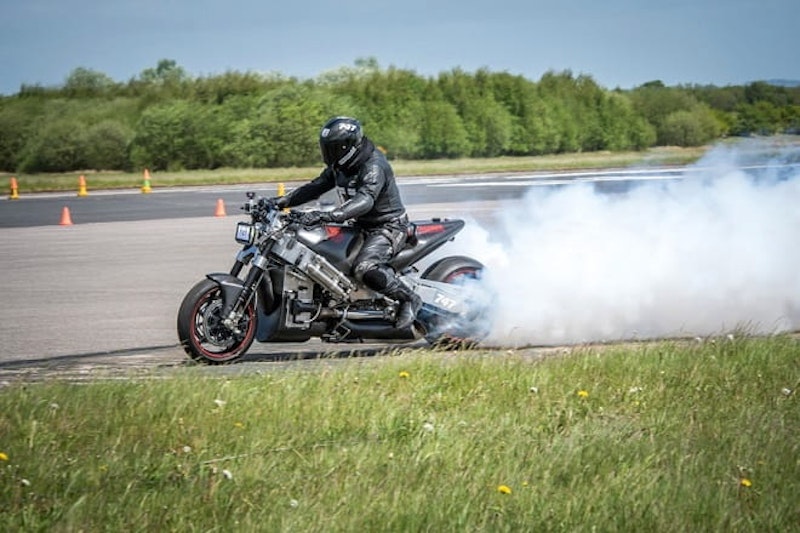 Very easy to smoke the rear with 1,000 ft lbs of torque